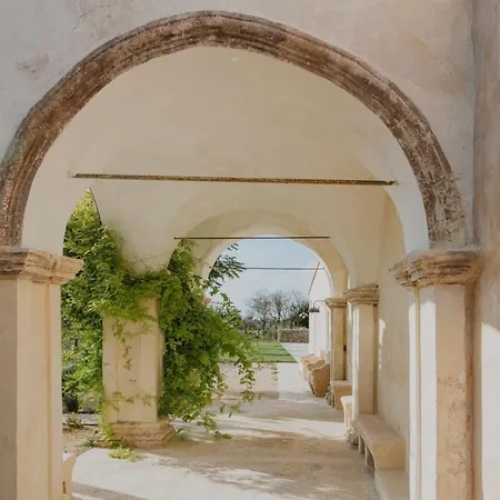 Seventeenth-century In Salento With Pool *