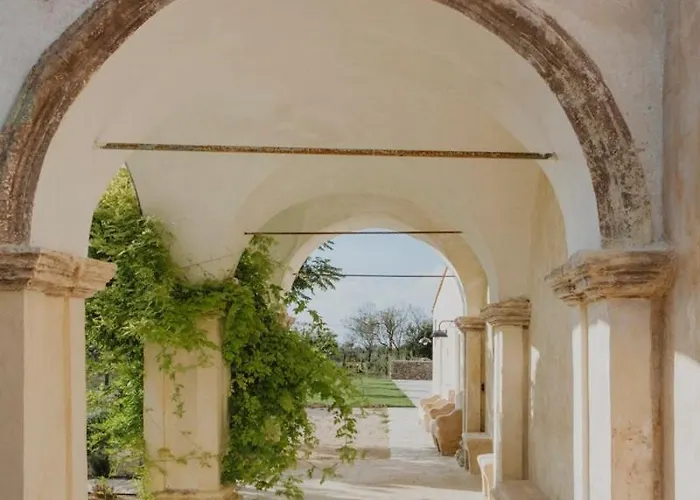 Seventeenth-century In Salento With Pool *