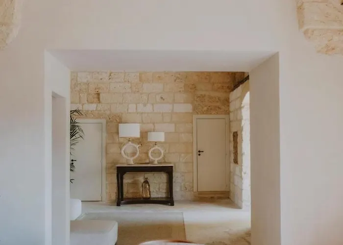 Seventeenth-century In Salento With Pool